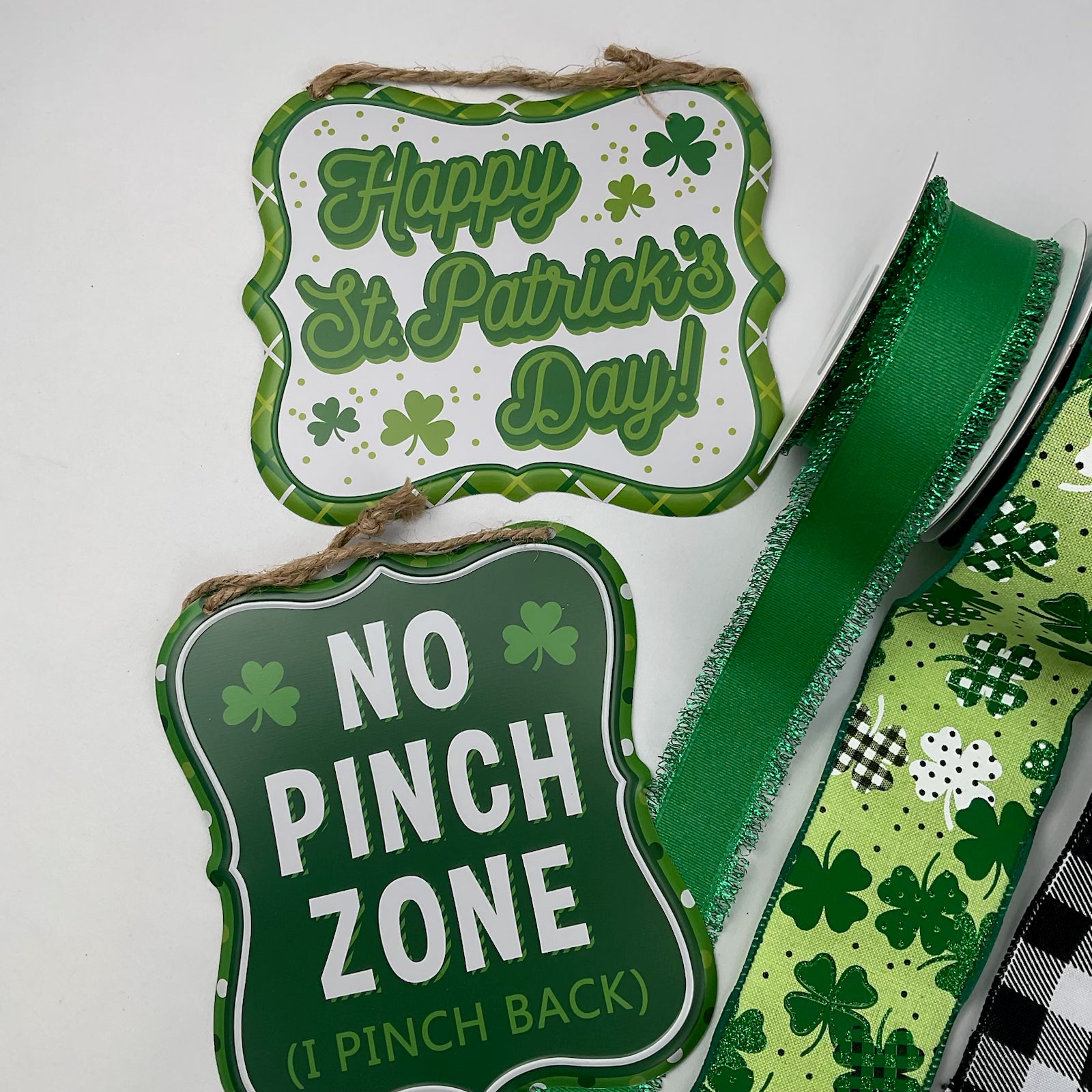 St Patrick’s day bow bundle x 4 wired ribbons PLUS 4 metal signs