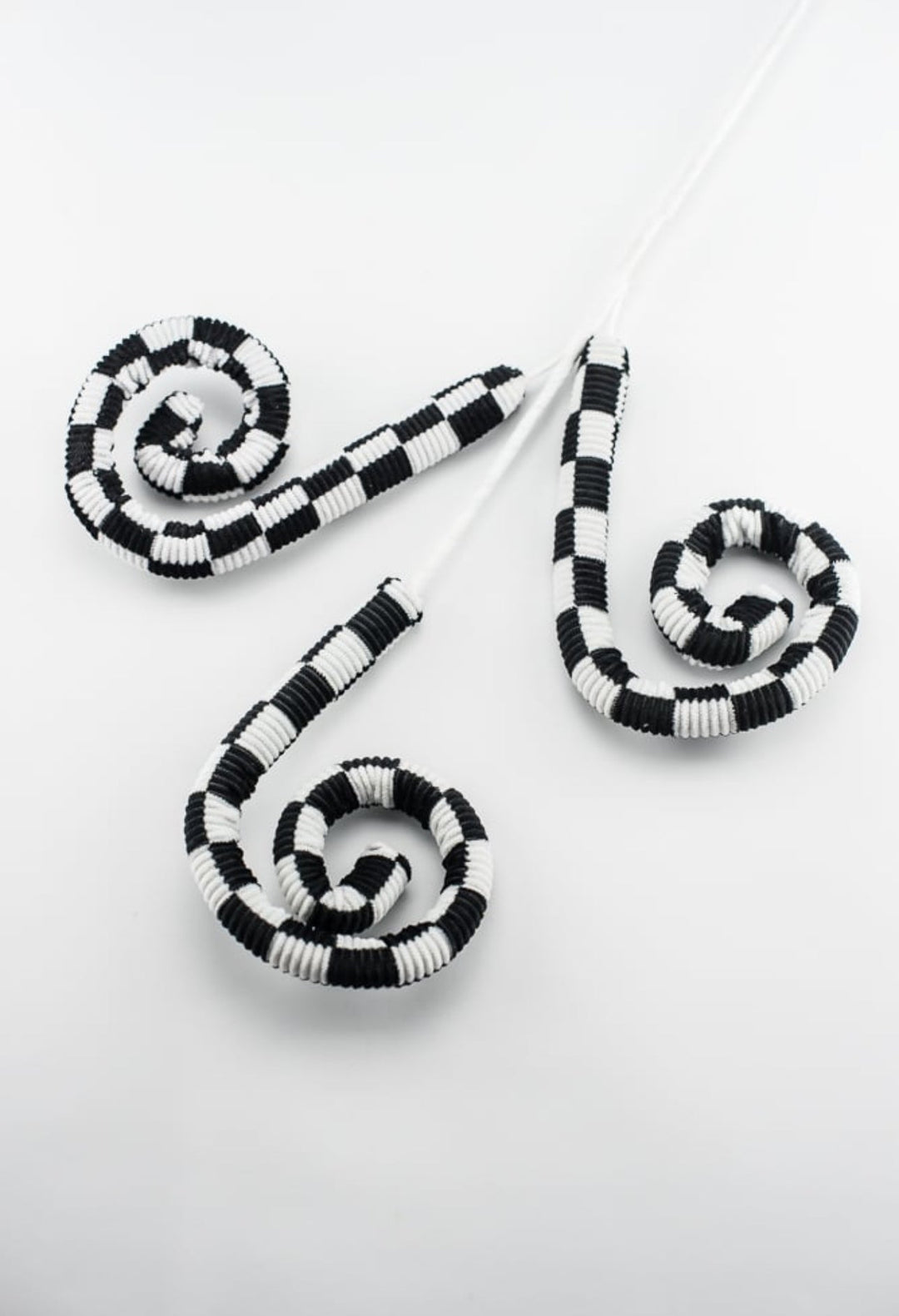 Black and white check curly spray - Greenery MarketPicks63407BKWT