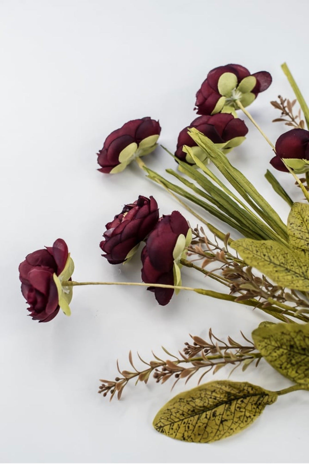 Burgundy Mixed Ranunculus Bush - Greenery Market40314-BG