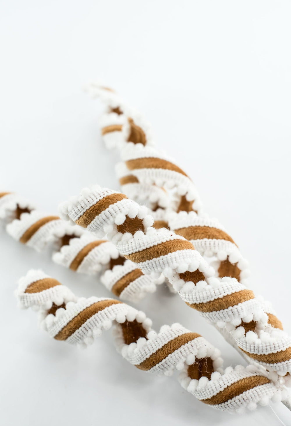 Gingerbread Curly Spray - Greenery Market86447BN