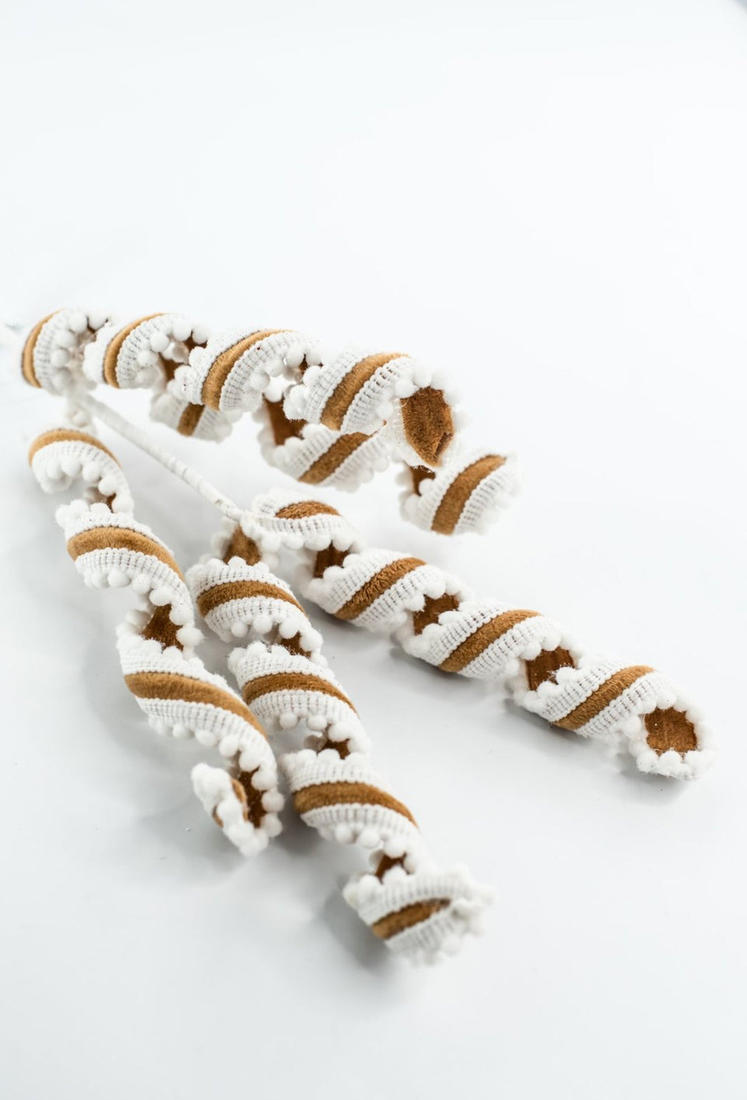 Gingerbread Curly Spray - Greenery Market86447BN