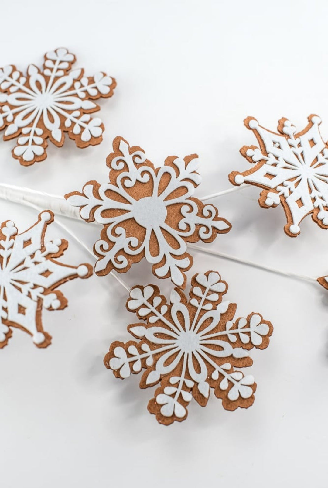 Gingerbread snowflake spray - Greenery MarketMTX70400