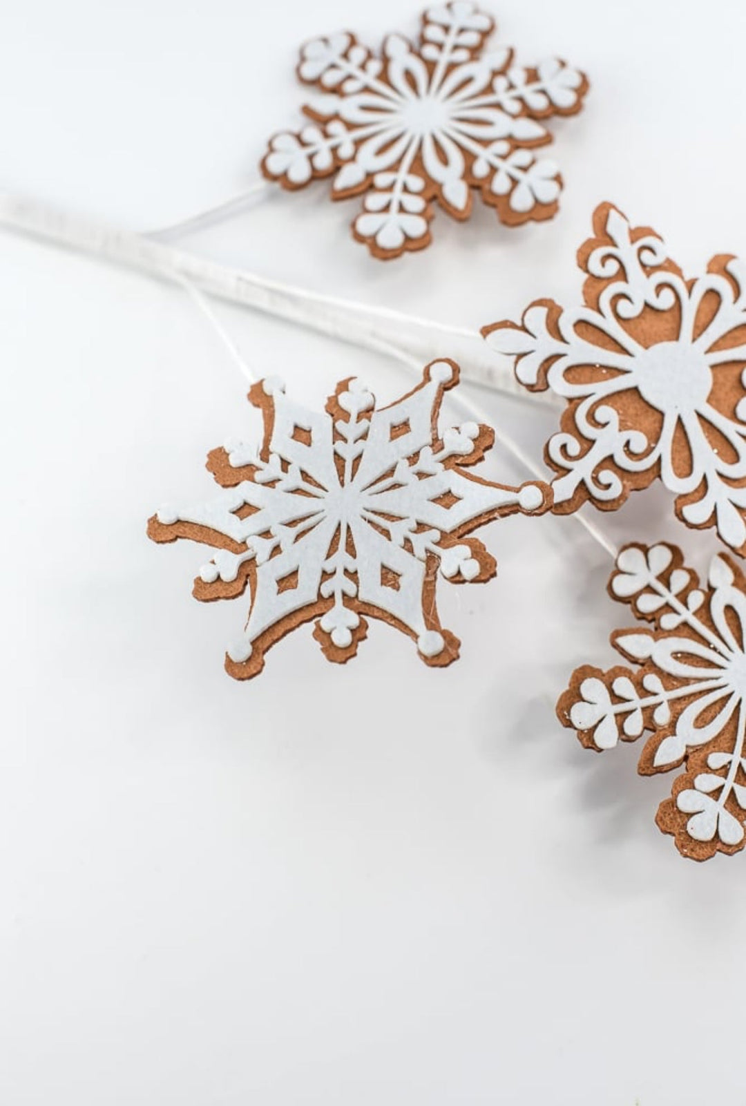 Gingerbread snowflake spray - Greenery MarketMTX70400