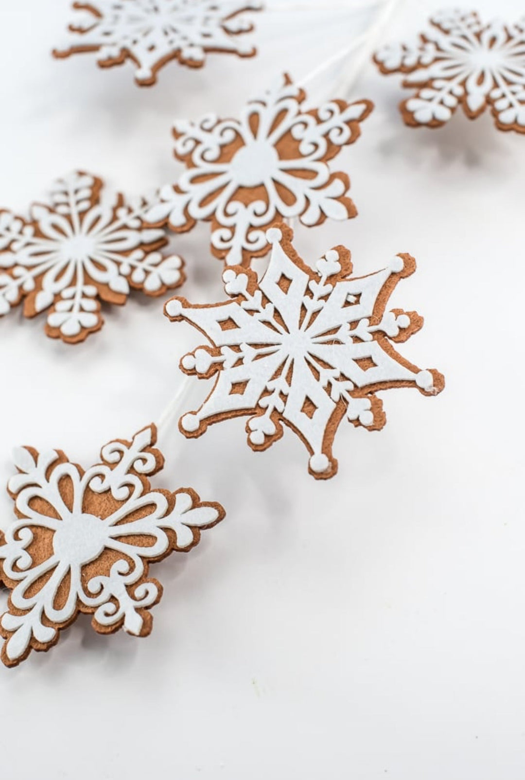 Gingerbread snowflake spray - Greenery MarketMTX70400