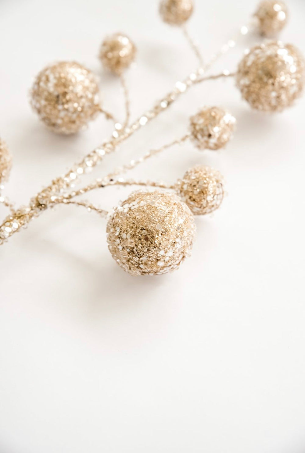 Ornament iced ball spray - Greenery MarketXg598 - tif