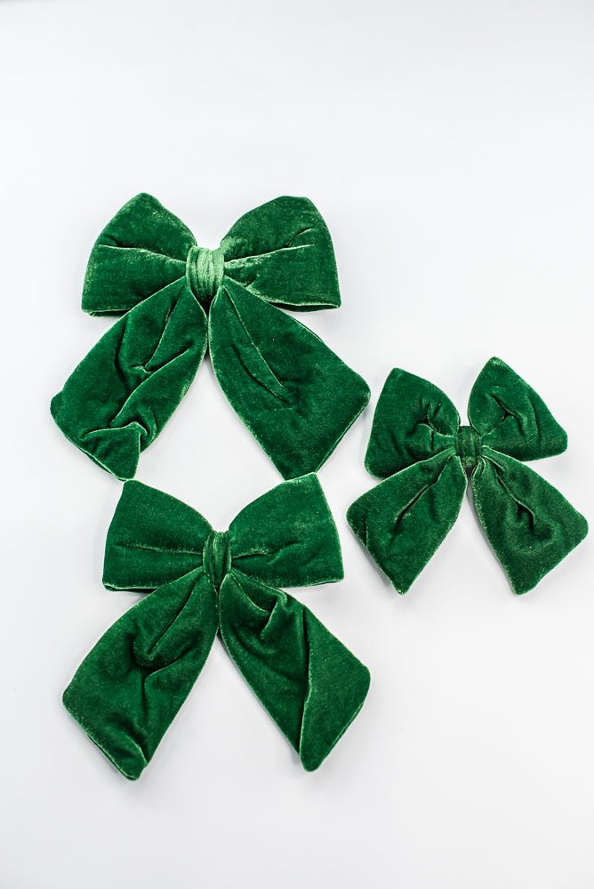Set Of 3 Green Velvet Bow With Clip - 5" - 7" - Greenery MarketXKZ808-GR