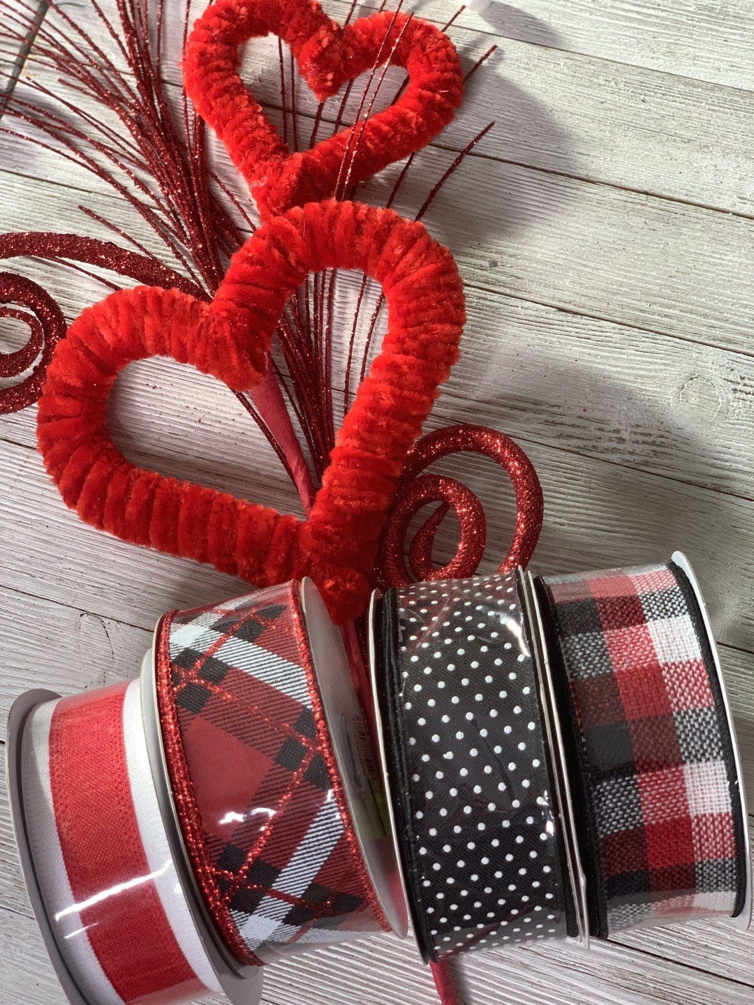 Faux velvet heart spray for Valentine’s Day - Greenery MarketPicks62584rd