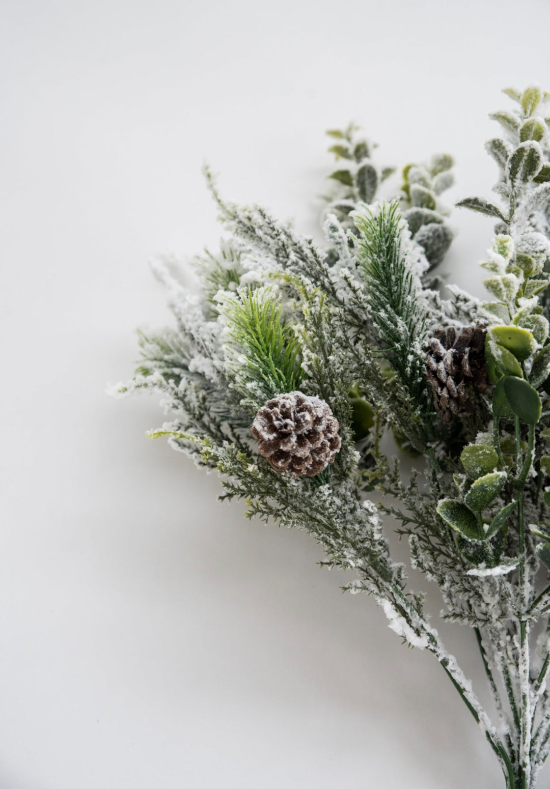 Flocked mixed pine and eucalyptus bush - Greenery Market83883